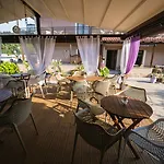 Kamelia & Semeli Hotel