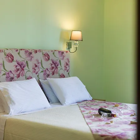 Hotel Kamelia & Semeli