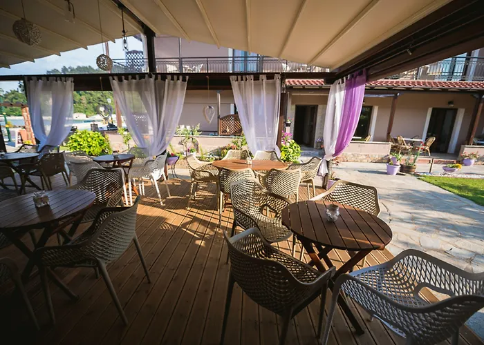 Kamelia & Semeli Hotel